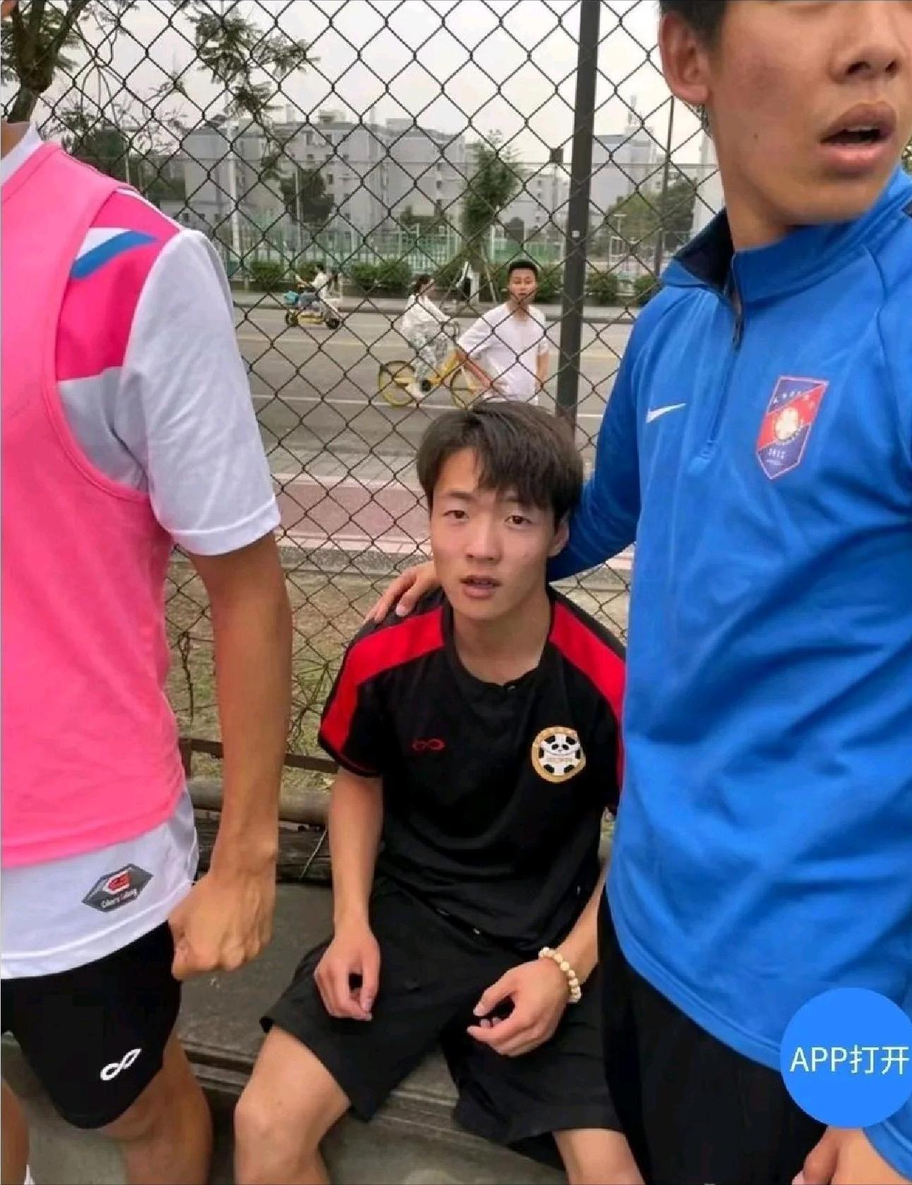 湖北大学冲突事件后续打人者,校霸挑衅体育生被群殴