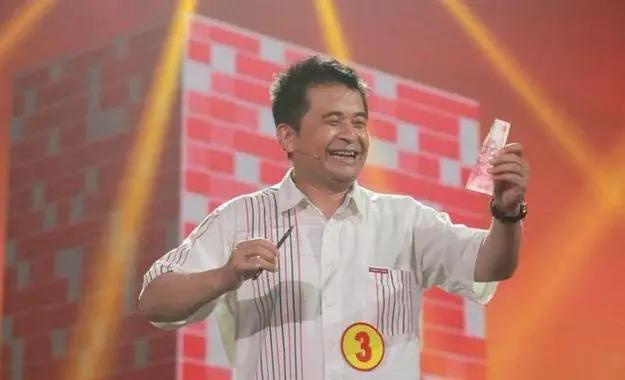 64岁毕福剑近况曝光！曾祸从口出被央视开除，如今竟成了如此模样