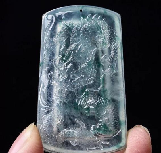 极品翡翠佛像挂件,极品翡翠风铃挂件