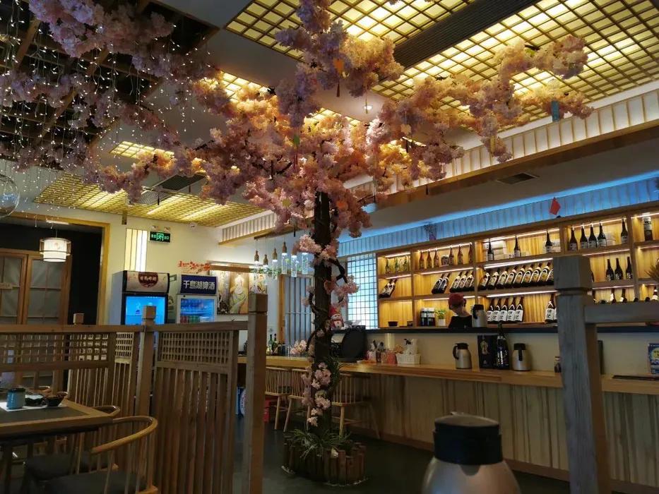 陪闺蜜打卡日料店,我的闺蜜我来宠