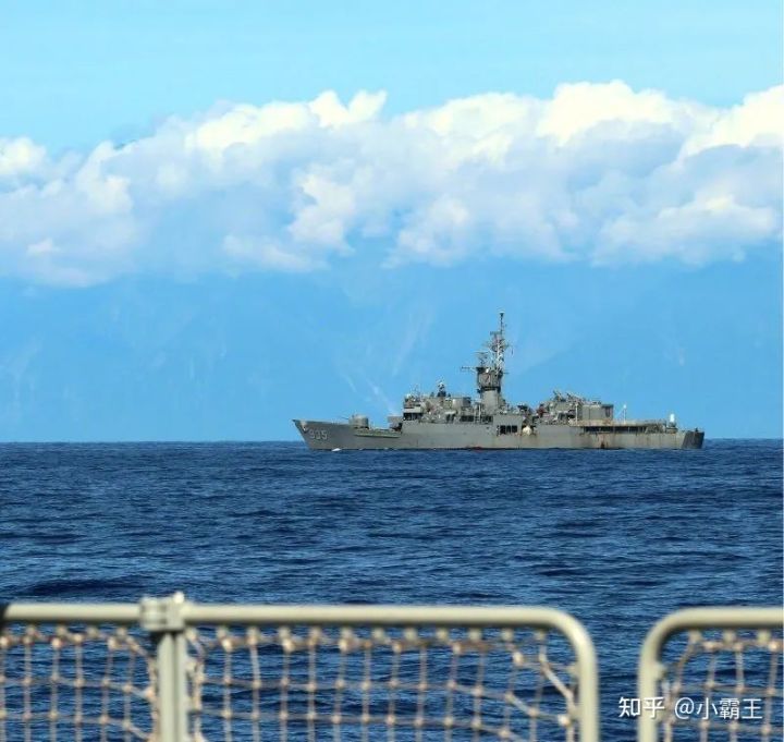 解放军抵近台湾海岸线照片曝光,海军抵近海岸线