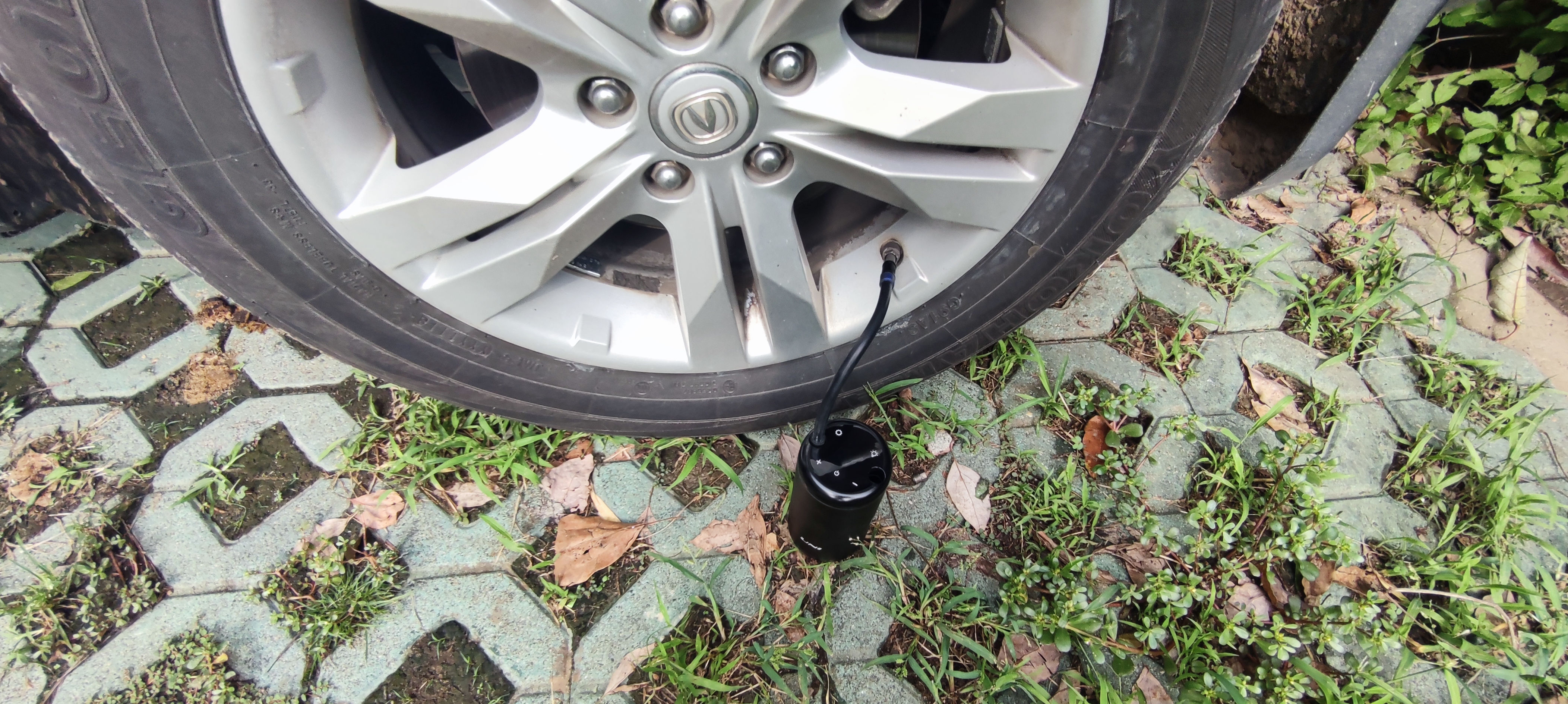 胎压过高对行车有没有影响,胎压低影响行车安全吗