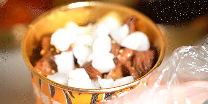 被套头了，「炸卤虎皮肥肠王」来了