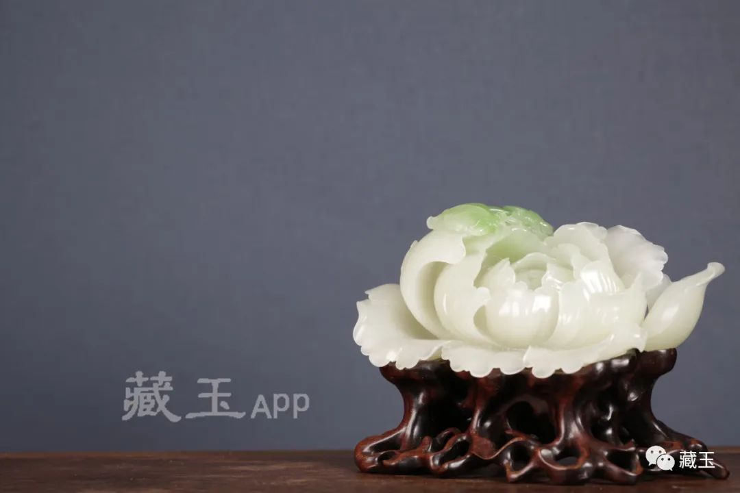 会跑色的玉石,什么样的翠青料是好玉料