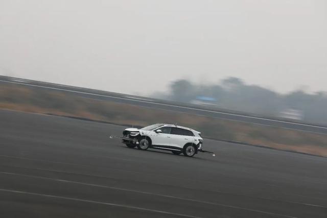 大众id.4crozz尊崇套件,大众id.4crozz驾驶体验