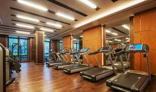 *拍偷**意淫女学员，教练为看*处私**剪开女学员档部，健身乱象何时休