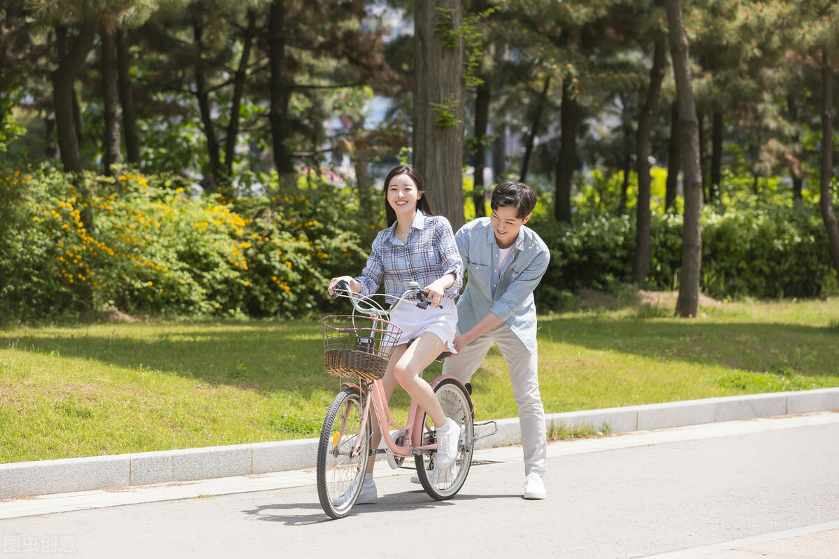 我是一只吸血鬼小说,我是一只吸血鬼伴奏