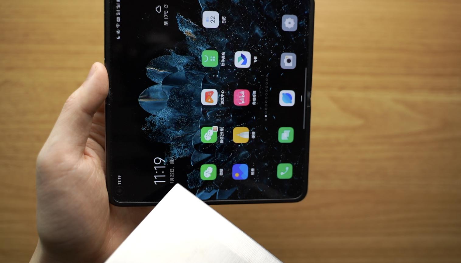 折叠屏内屏坏了还值多少钱,折叠屏摔坏了值得修吗