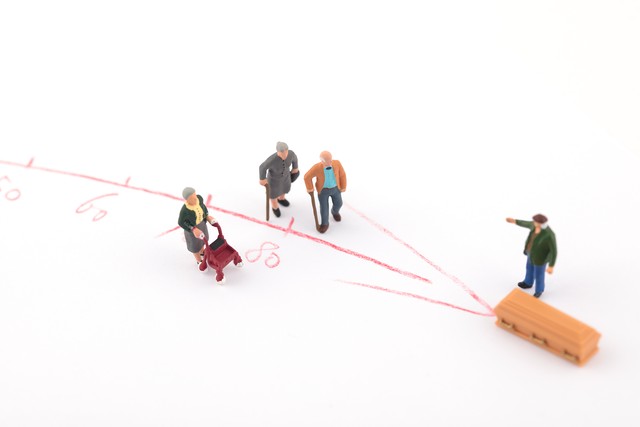 一辈子不结婚生子生病老了怎么办,不结婚老了死了尸体怎么办