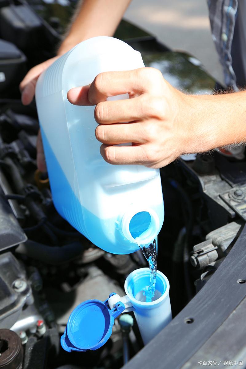 别具一格的经营模式，农村小伙靠玻璃水也能年入30万！