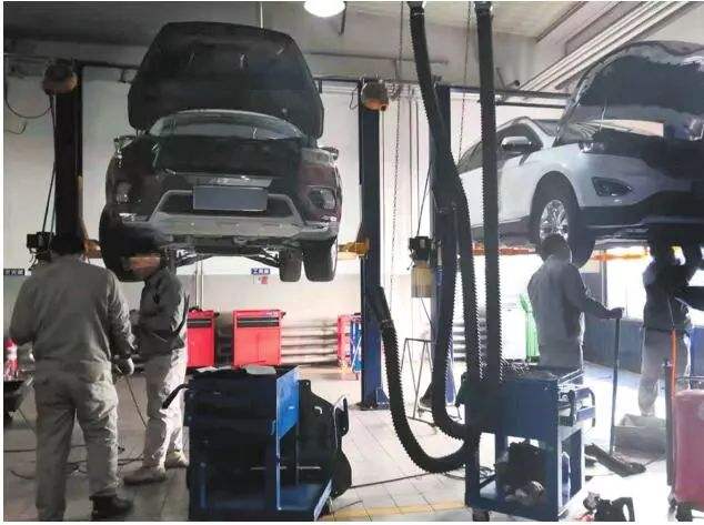 多长时间或行驶里程更换机油,换机油一年了公里数没到需要换吗