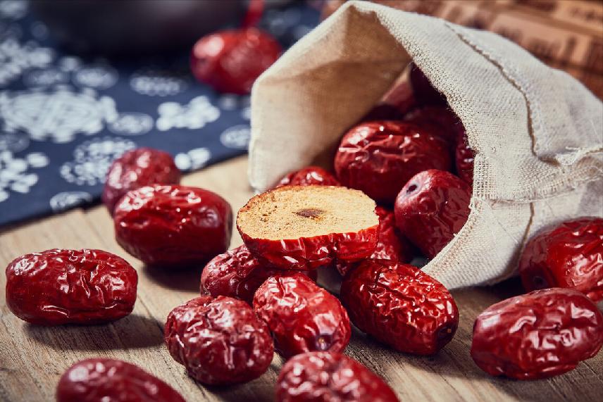 中老年人失眠多吃三样助眠菜,经常失眠睡不着的食疗食谱大全