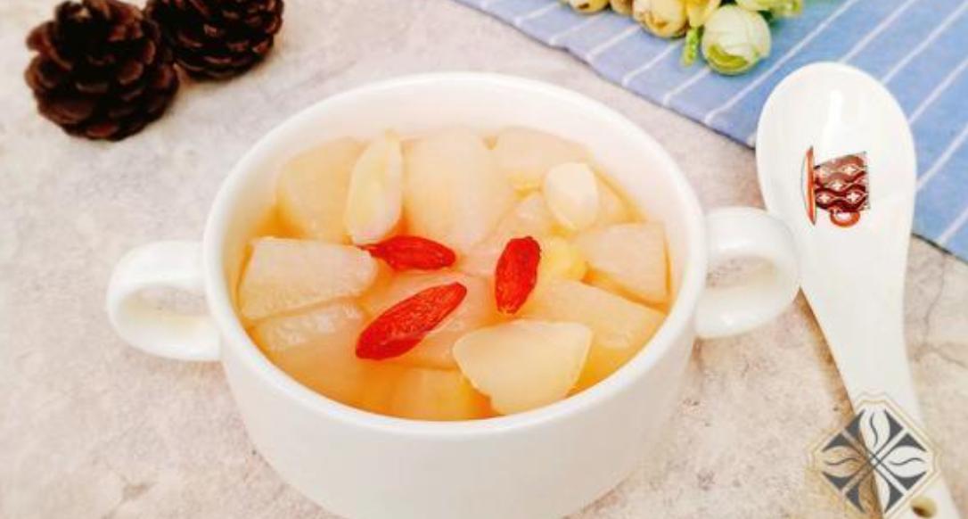食谱止咳润肺的冰糖雪梨银耳汤,砂锅冰糖雪梨的正确做法润肺止咳