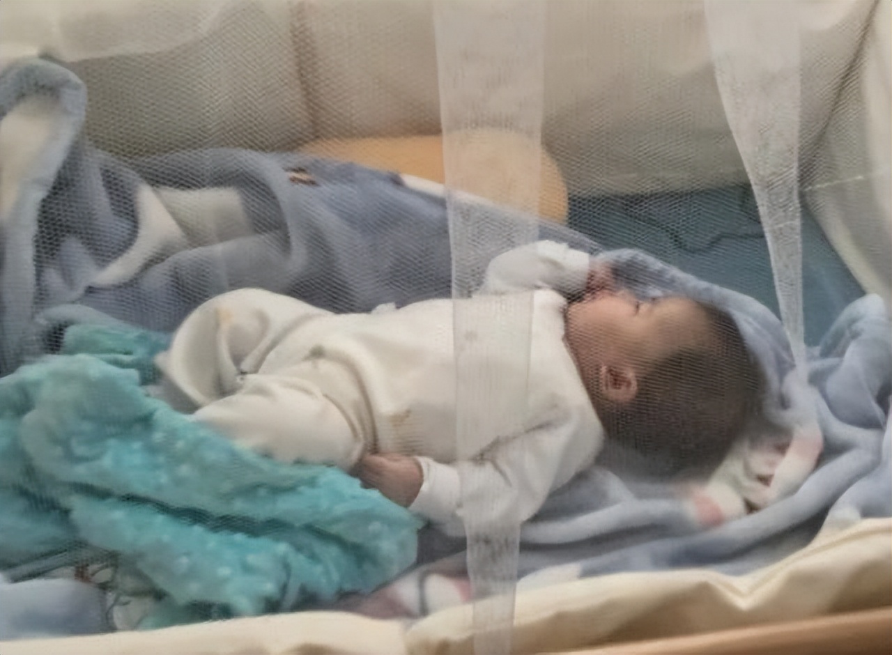 2个月宝宝夜里哭闹怎么办,2个月宝宝夜里哭闹的解决方法