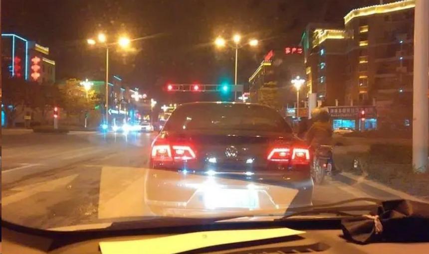 led车灯为什么有的贵有的便宜,led车灯和卤素灯有什么区别