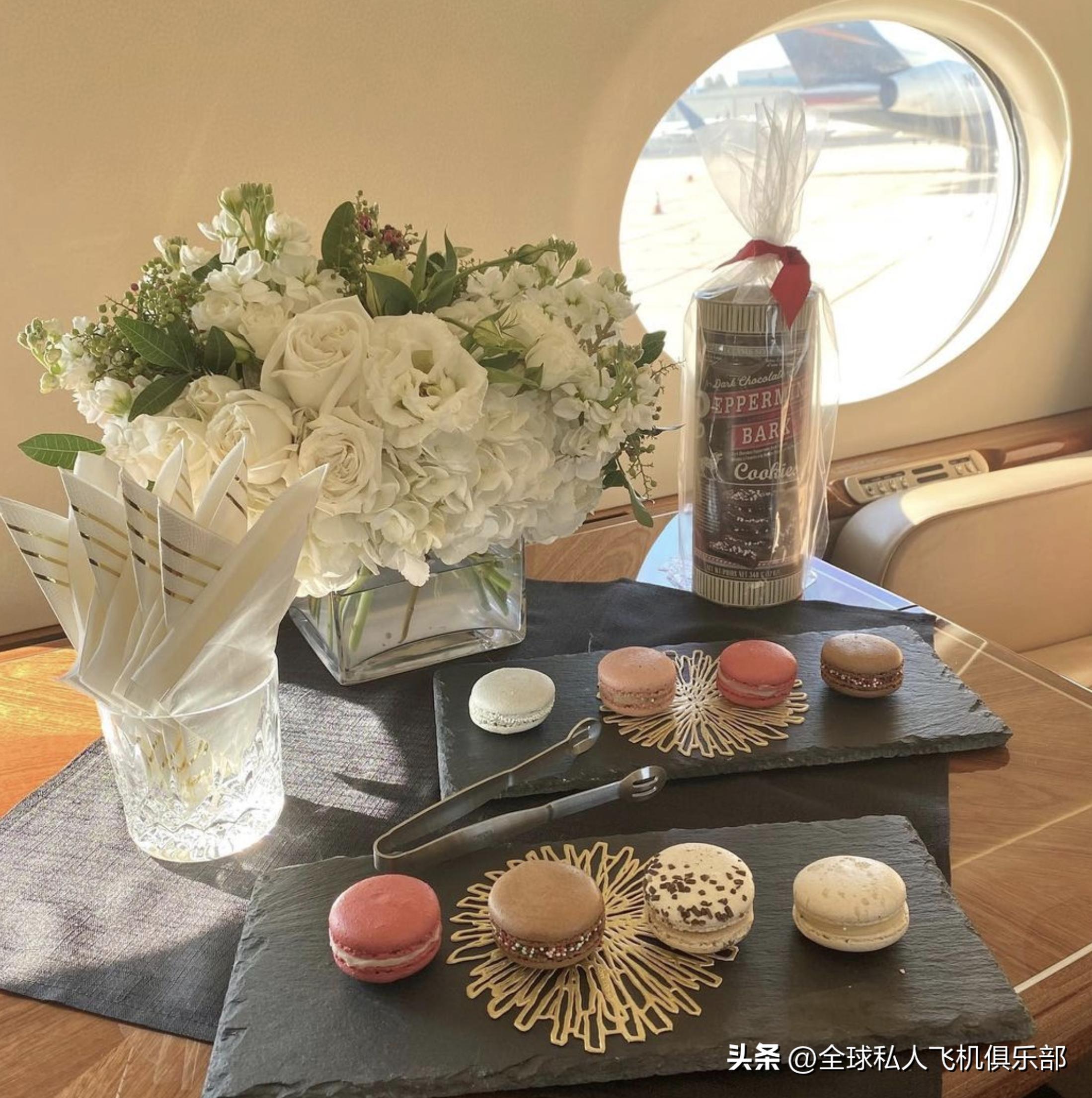 爱飞嘉包机|价值五十万的私人飞机上餐食都是吃点啥？