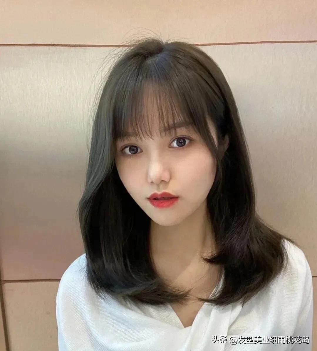 2023中长发型女最新减龄,女发型2023流行发型