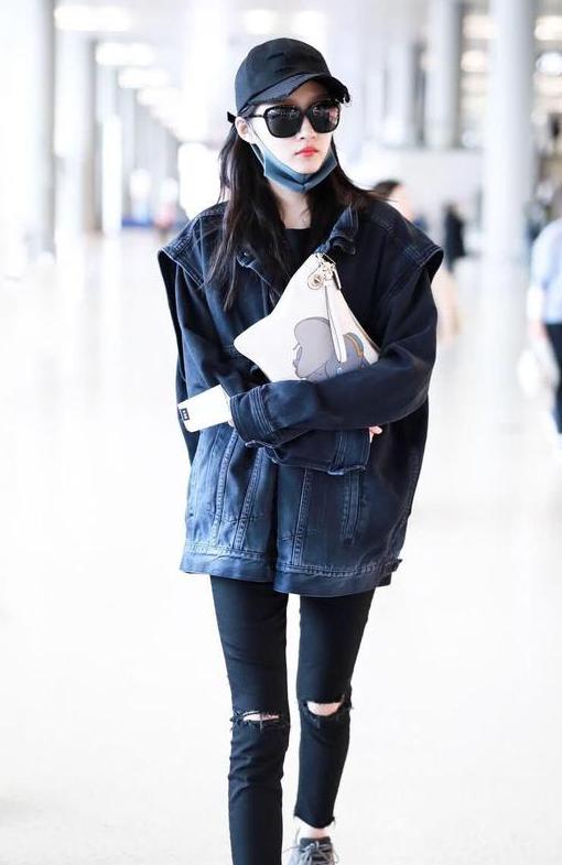 关晓彤破洞裤少女感,关晓彤破洞裤秀逆天长腿