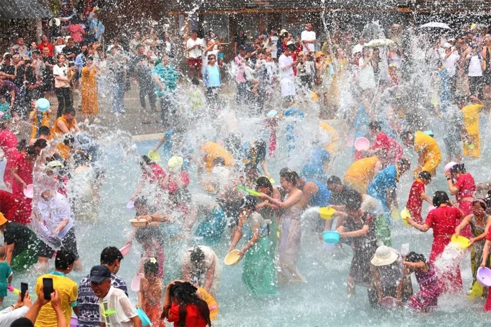 坐上动车去赴约，一起“水水水”吧！