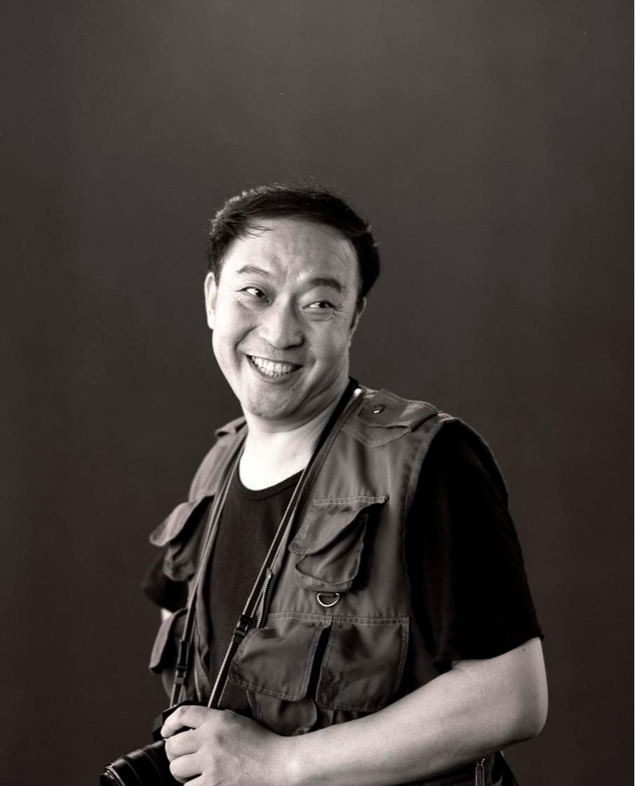 牛群和冯巩晚年见面,牛群辞官