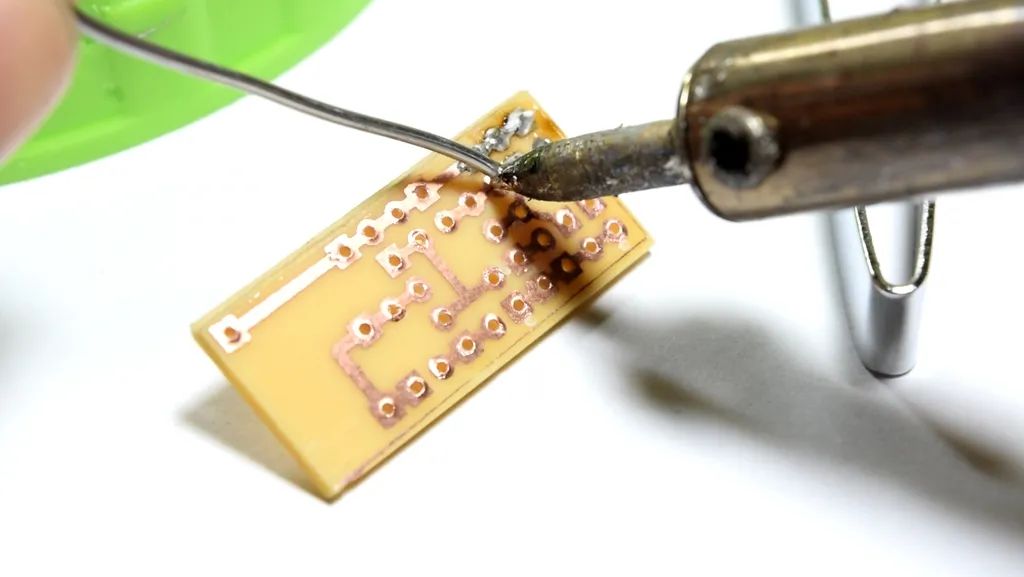 用9v电池做电击器,如何制作短波发射机