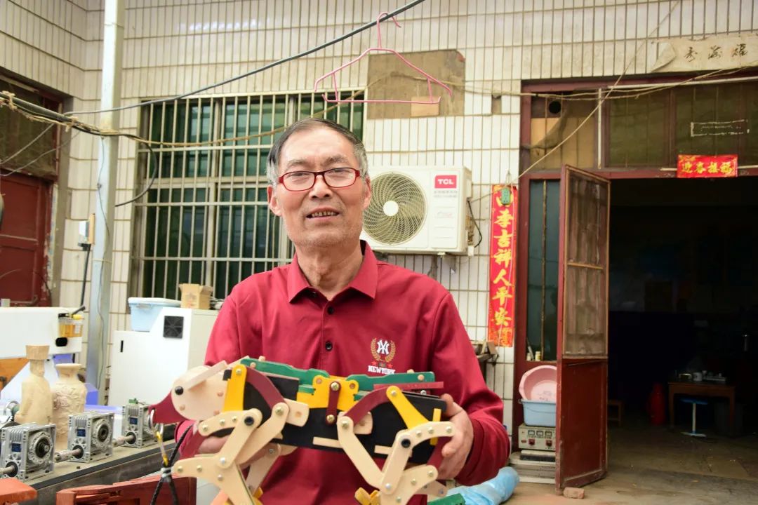 长葛一“能人”：做鲁班凳、木牛流马“一绝”！造的二胡“争着要”！