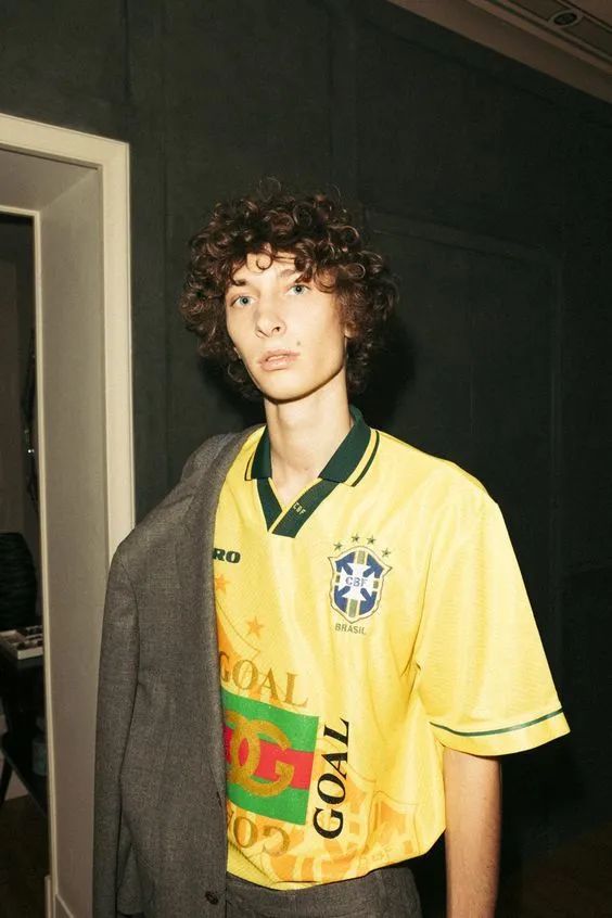 疯狂的球迷狂欢,时尚中的疯狂