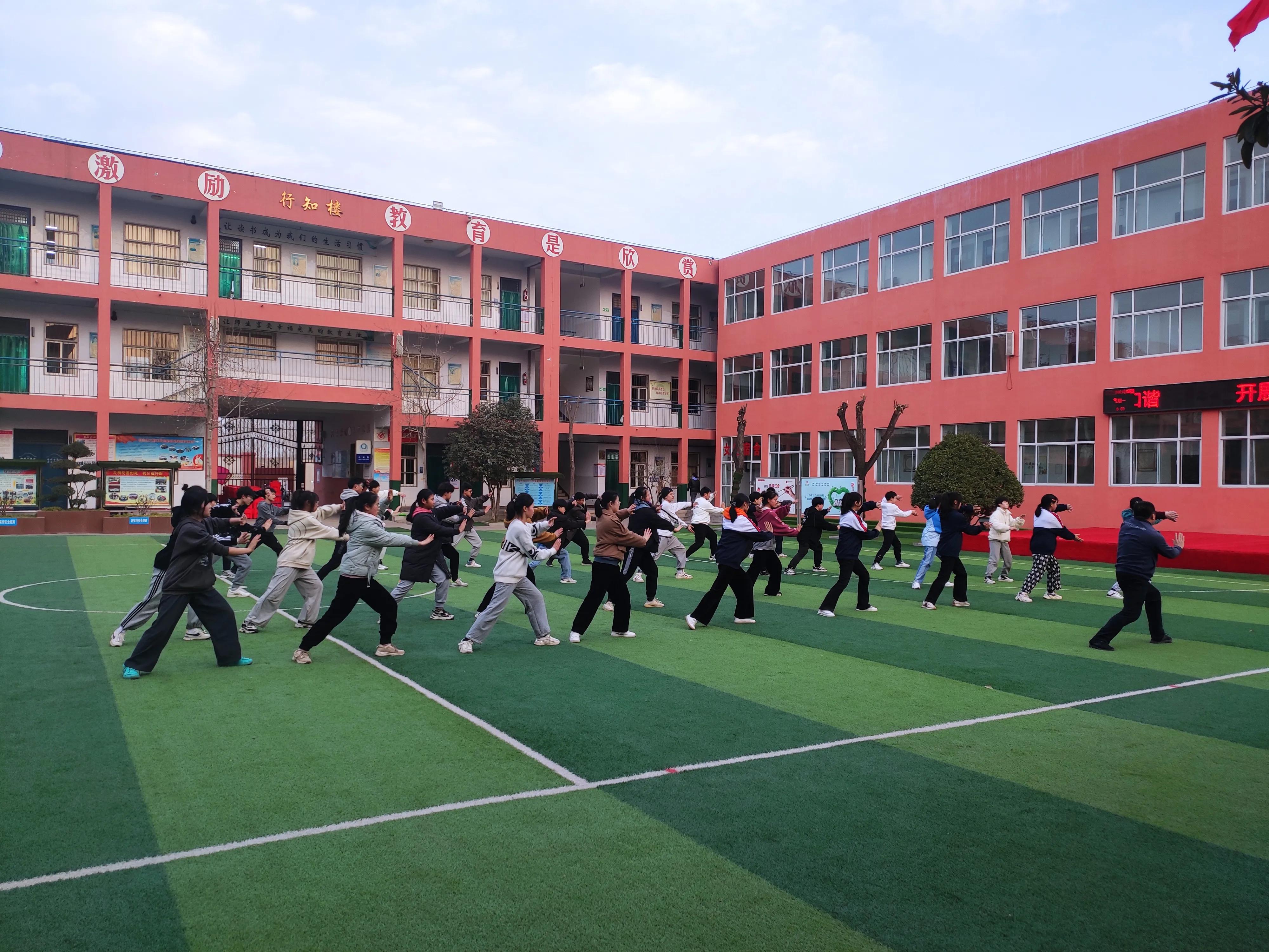 焦作市第二十六中学九一班积极备考中招体育加试