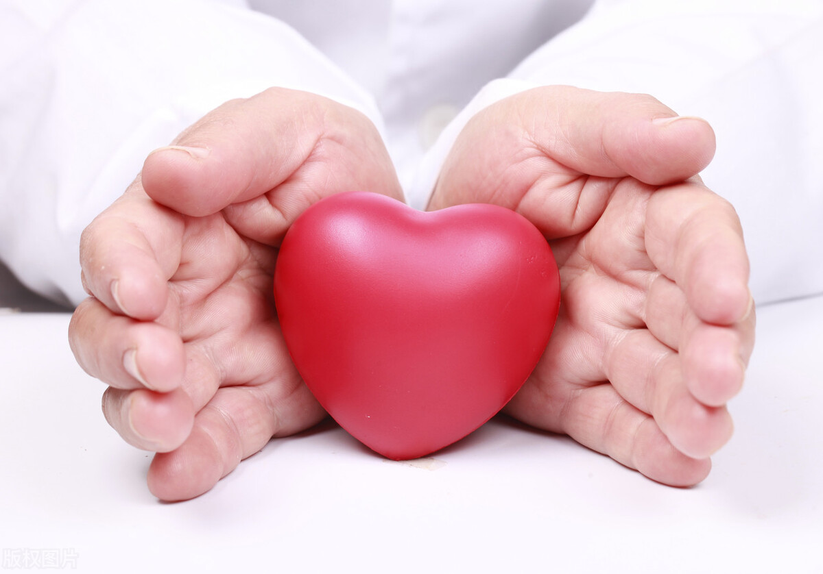 手指疼痛和心脏有没有关系,心脏隐隐疼痛有必要查心脏彩超吗