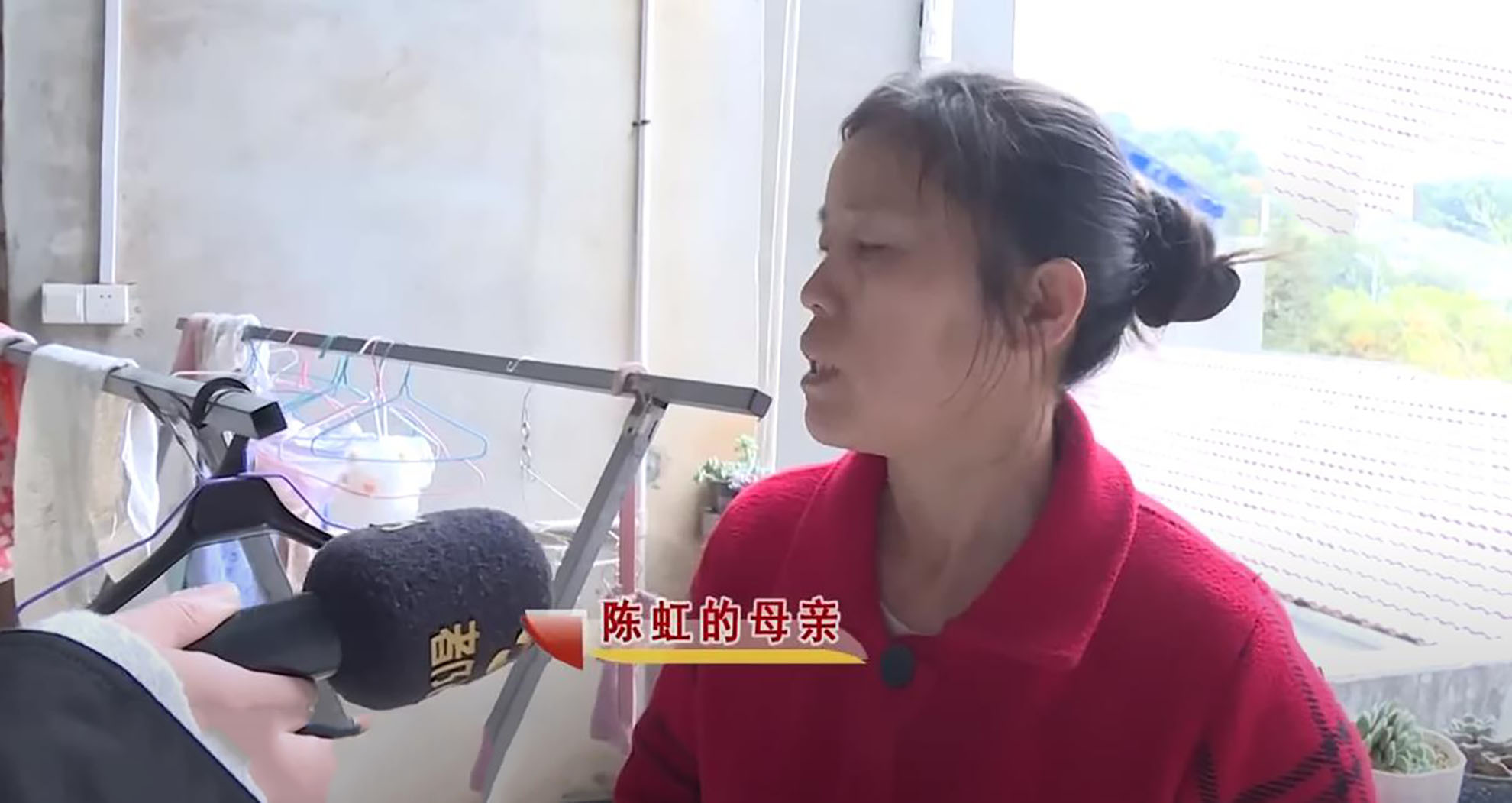 丈夫投资失败妻子摆摊还债,丈夫向妻子娘家借钱创业