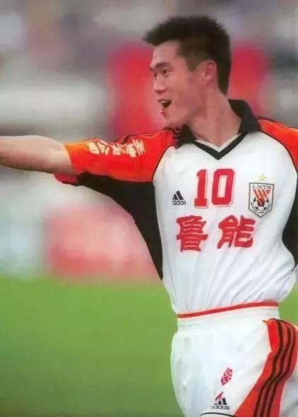 星光璀璨的泰山攻击群，盘点历代前锋前腰，我爱山东泰山系列文章