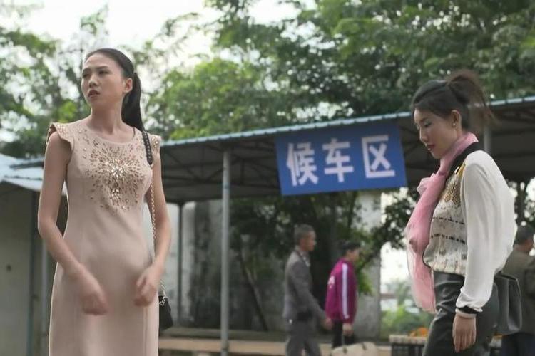 女大学生网恋，对象却是同性？被3000元卖给狗子，还生了一个儿子