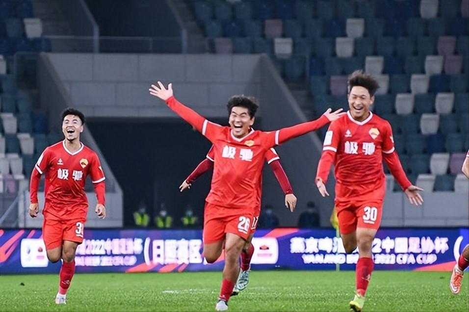 不错，贫困县业余队击败中超豪门，3镜头显示，中国足球仍有希望