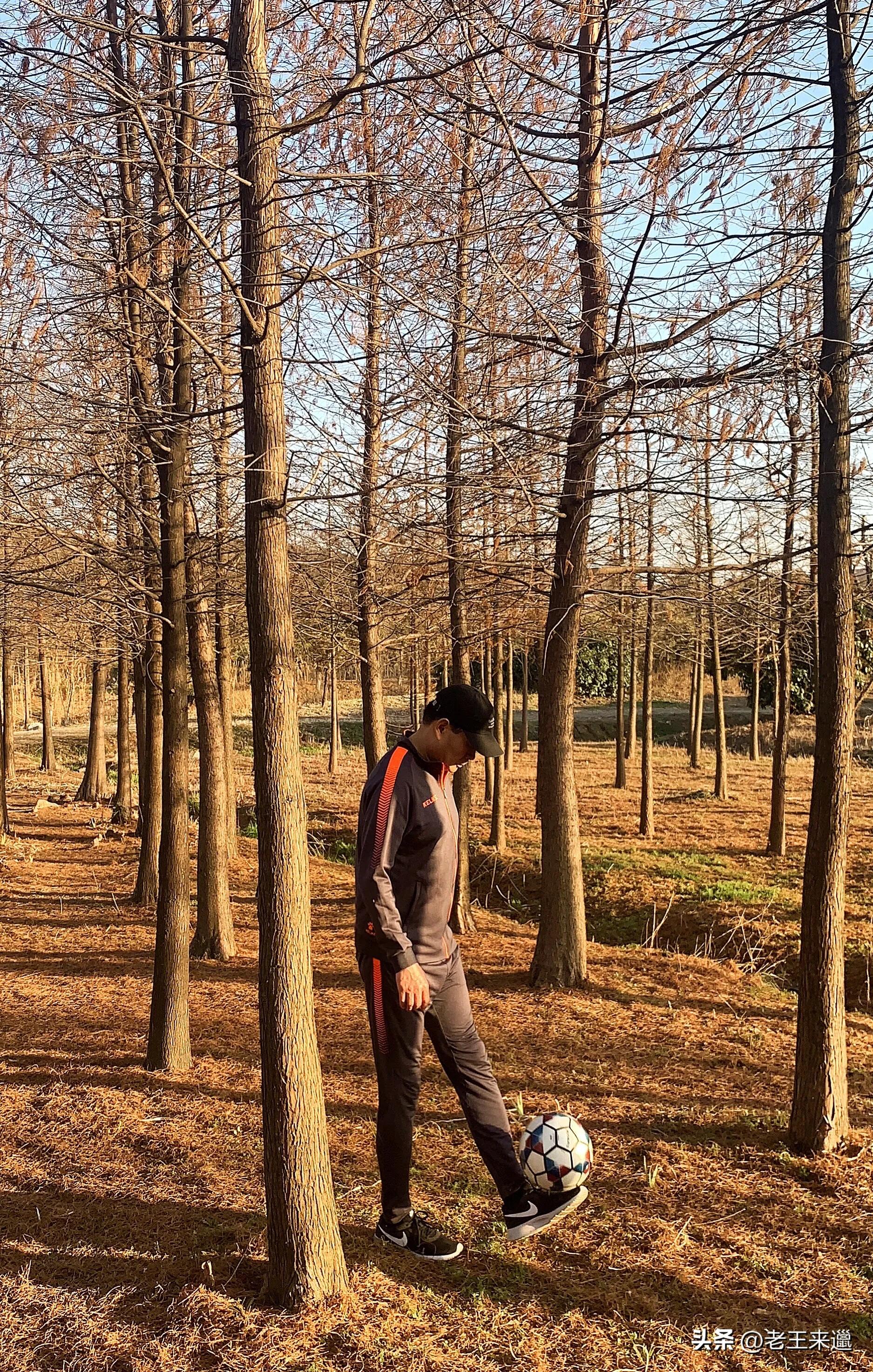 单腿深蹲颠球吉尼斯纪录,周道华60分钟颠球视频