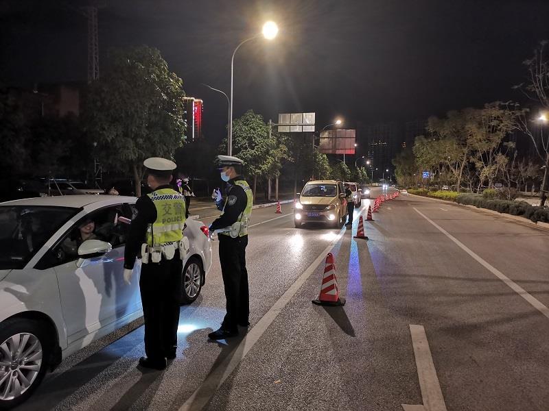 *会两**安保|红河交警：“五个坚持”筑牢事故防线全力护航全国“*会两**”交通安全