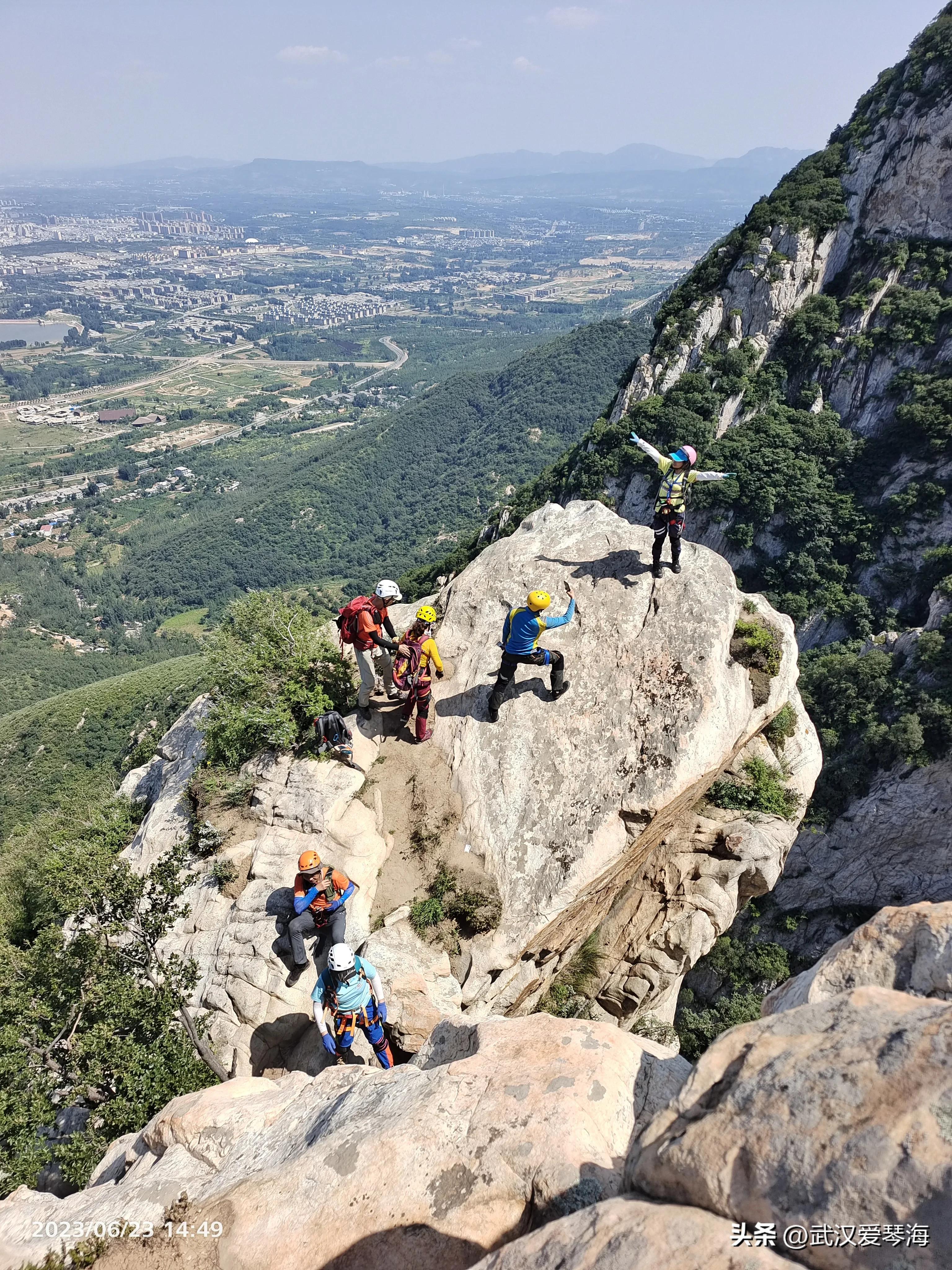 嵩山鱼道鱼脊线全景,嵩山虎头崖攀爬