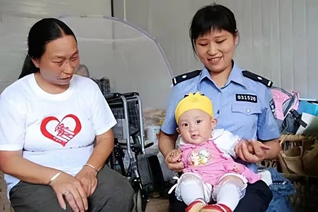 汶川地震喂奶民警现状,汶川废墟中的9个警察妈妈