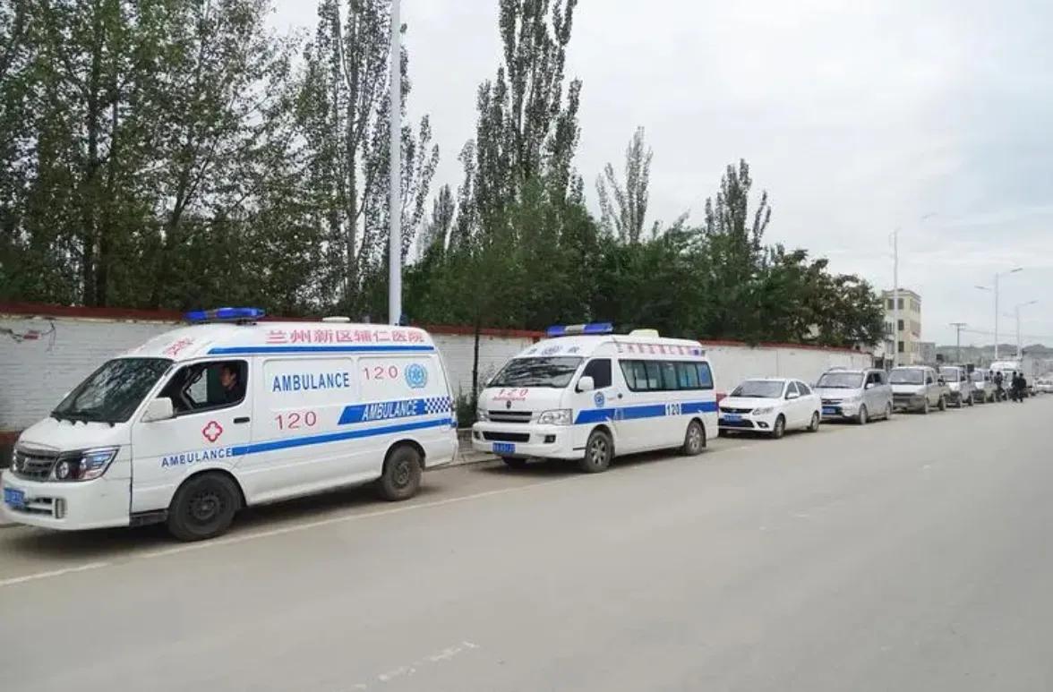 医院为什么医生人少,为什么医院行政人员那么多