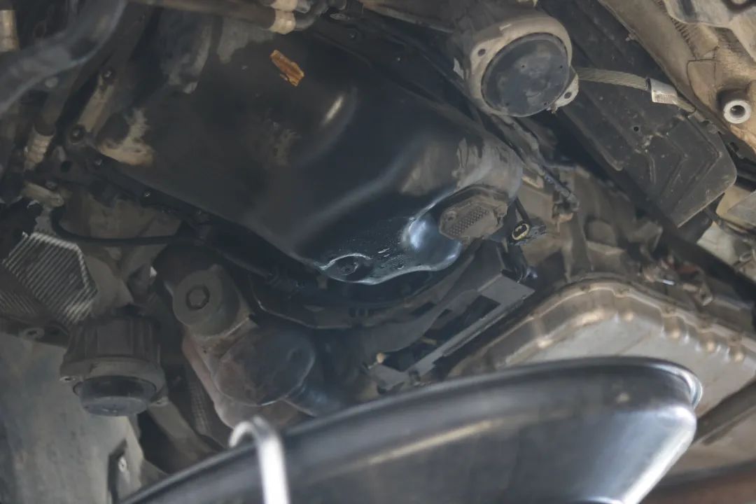 破烂不堪的废旧车变成新车的视频,宝马e90325i