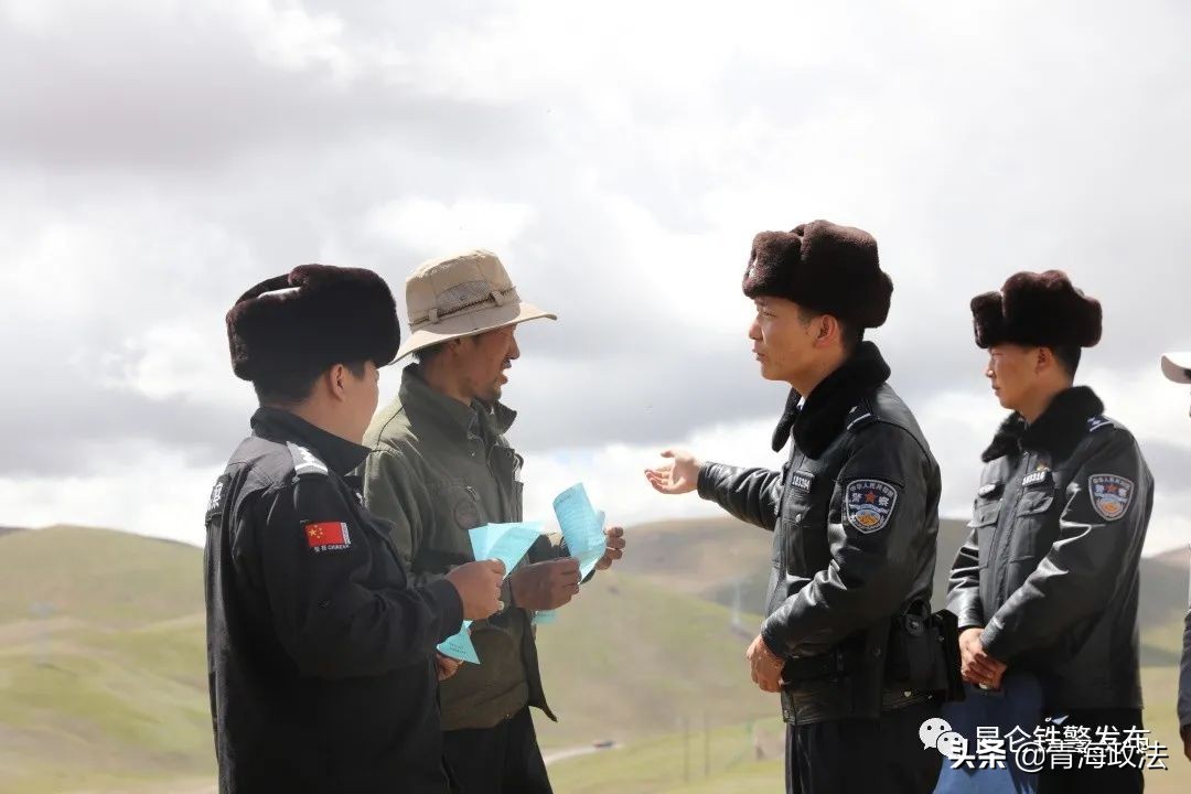 许显龙：热血铸警魂忠诚保平安