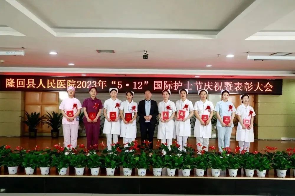 发展护士队伍改善护理服务演讲稿,发展护士队伍改善护理服务黑板报