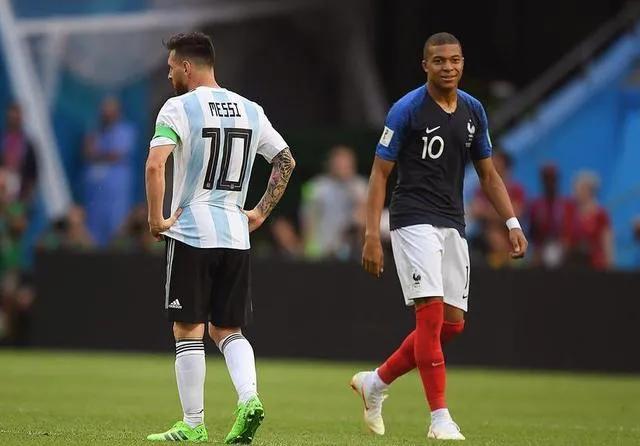 禁区推人就可以给点球吗,禁区背手防守不算点球吗