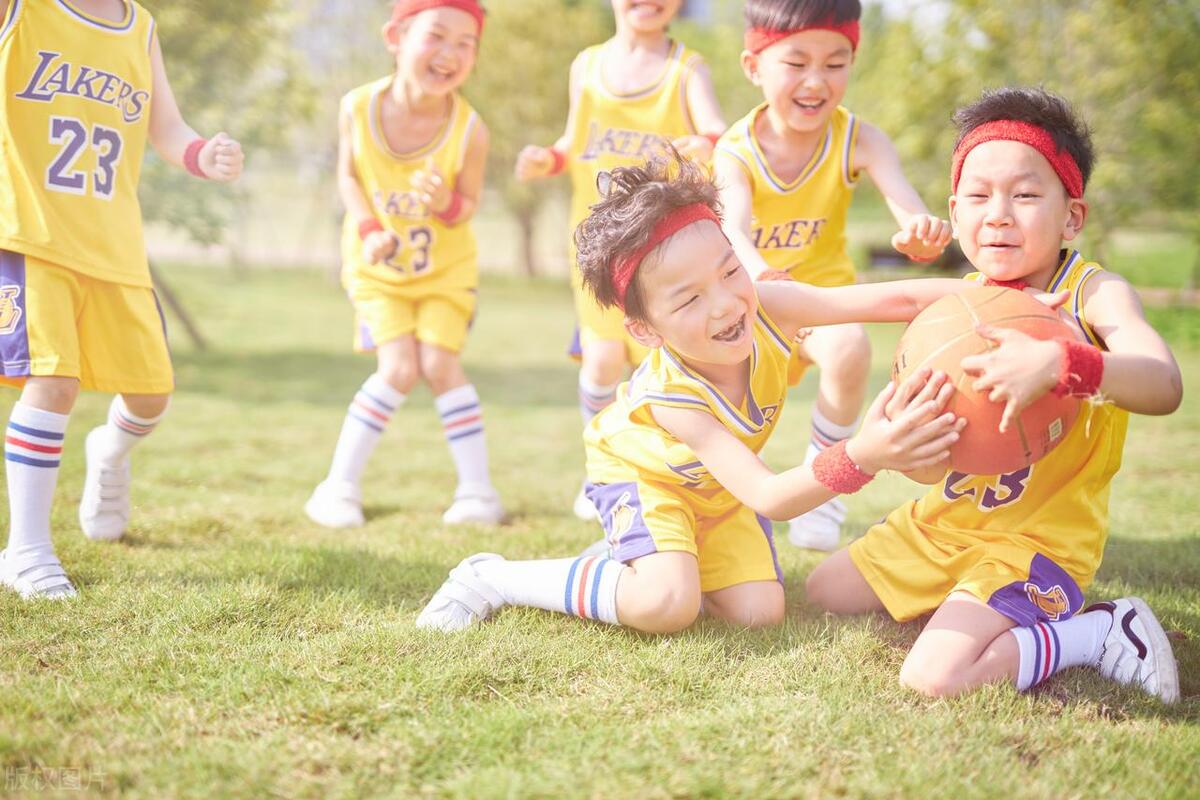 小孩宅家运动锻炼,适合10岁孩子在家运动