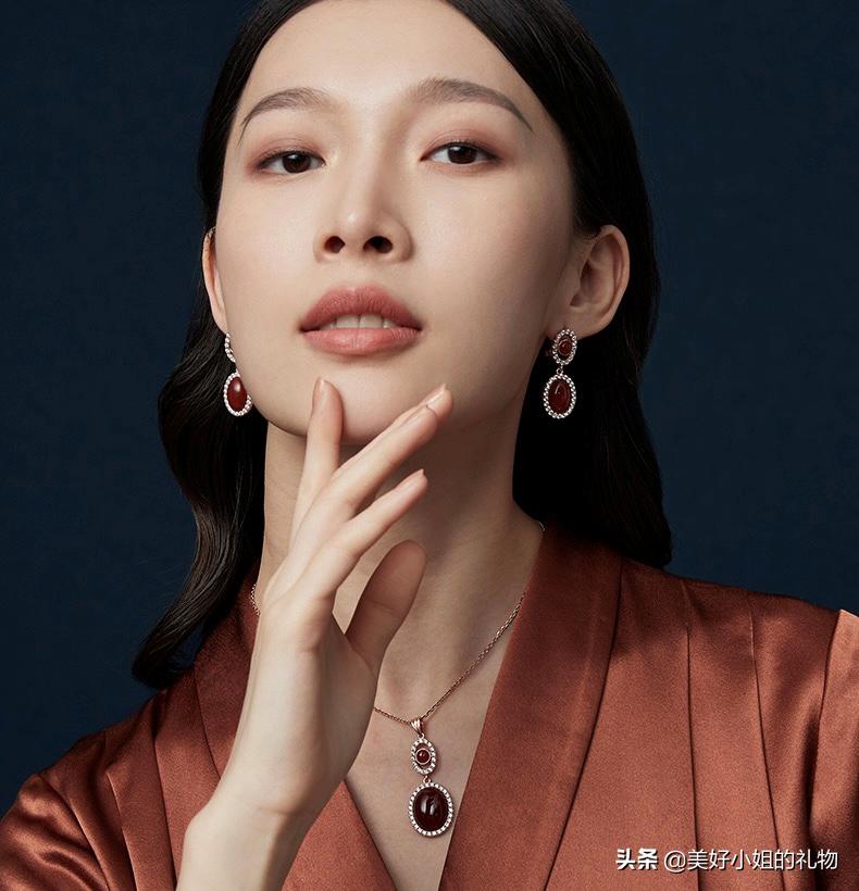 母亲节礼物项链黄金推荐,母亲节礼物排行榜前十名黄金饰品