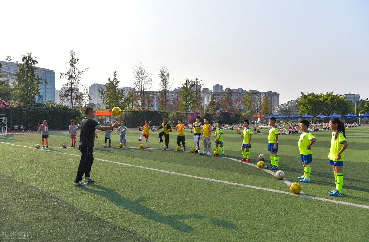 男足进不了世界杯,男足为什么难进世界杯