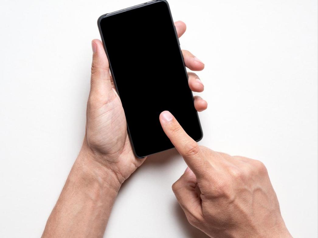 为逃脱警察追踪将尸体扔到硫酸池,为逃避追捕将自己埋进垃圾堆