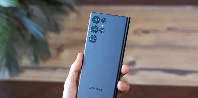 买手机官方实体店好还是网上好,买手机实体店买还是网上买靠谱