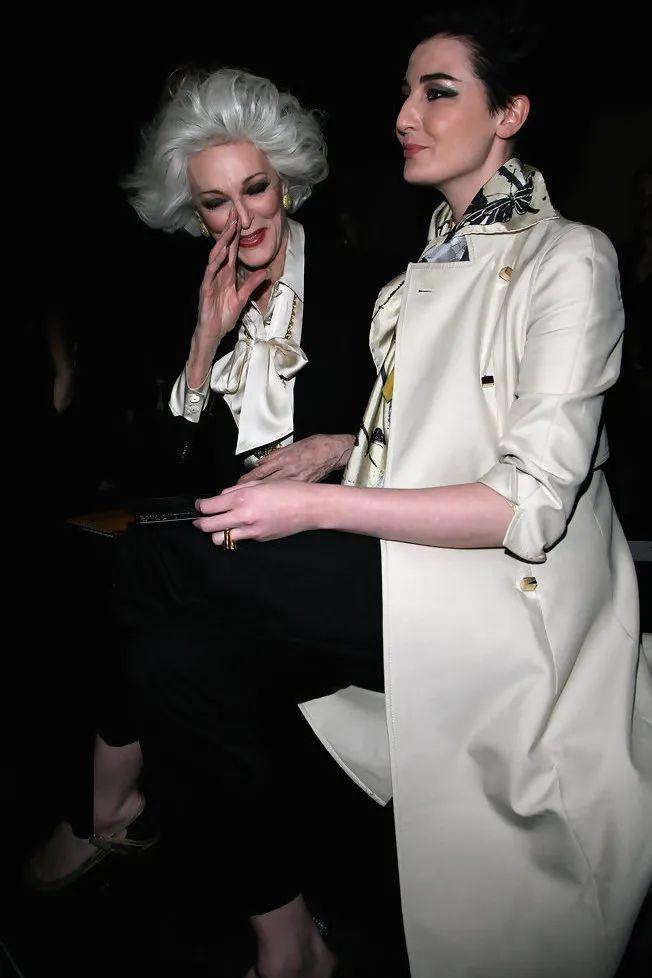 超模卡门年龄,92岁超模卡门潇洒优雅的代名词