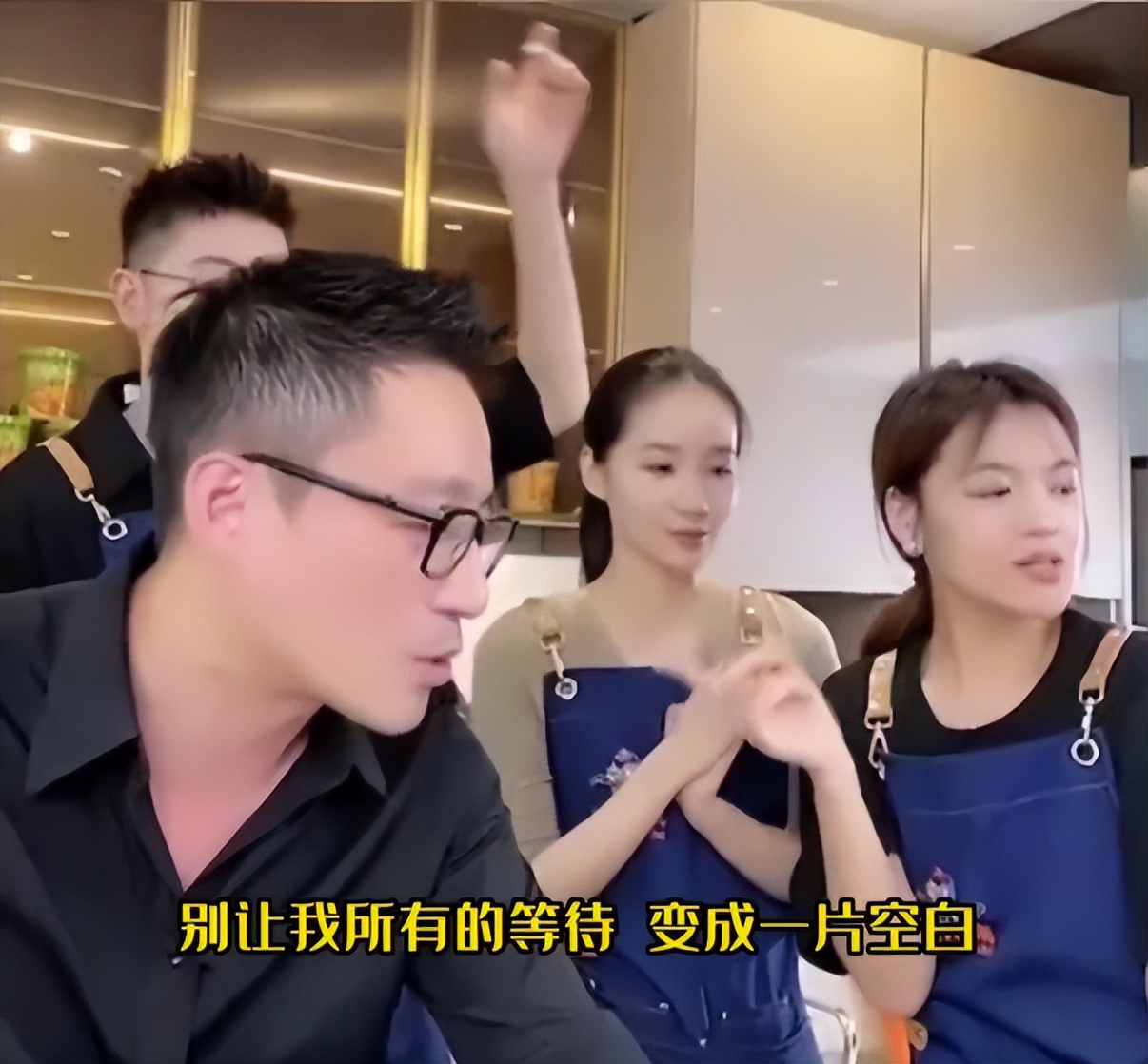 台媒曝汪小菲回台北大s,汪小菲直播间谈大s流泪