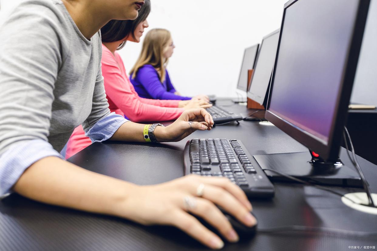 免费观看的“成人网站”，究竟隐藏了什么风险？看完你还敢登陆吗